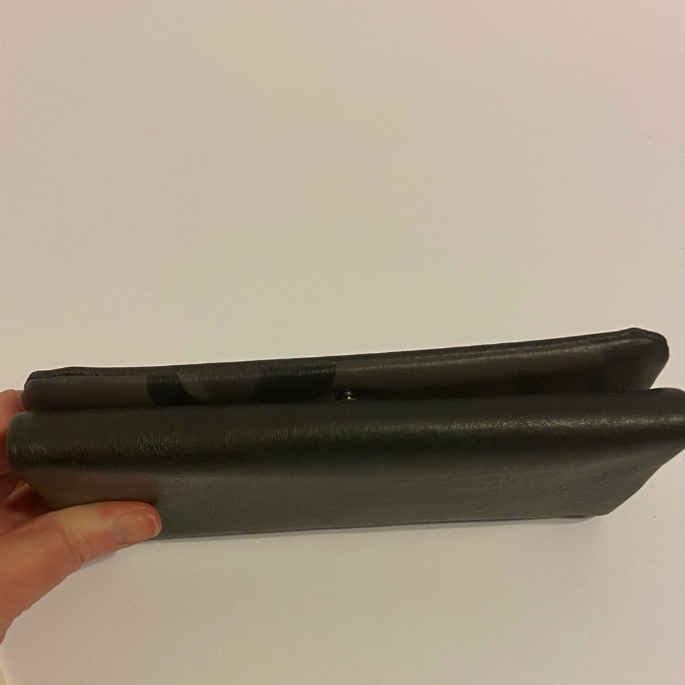 Matt & Nat vegan Classic Black long Wallet Clutch - Picture 4 of 14